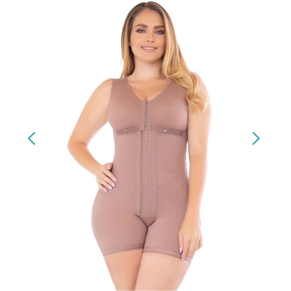 SHAPEWEAR WITH HALF LEG BRA AND BROOCHES